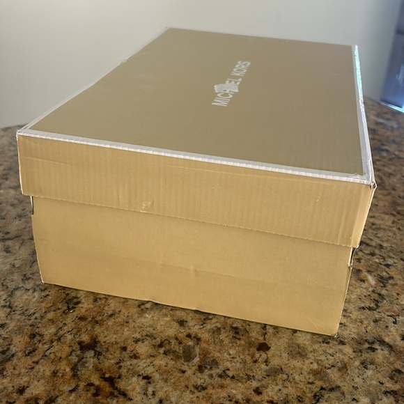 Michael Kors empty shoe box - Picture 2 of 7